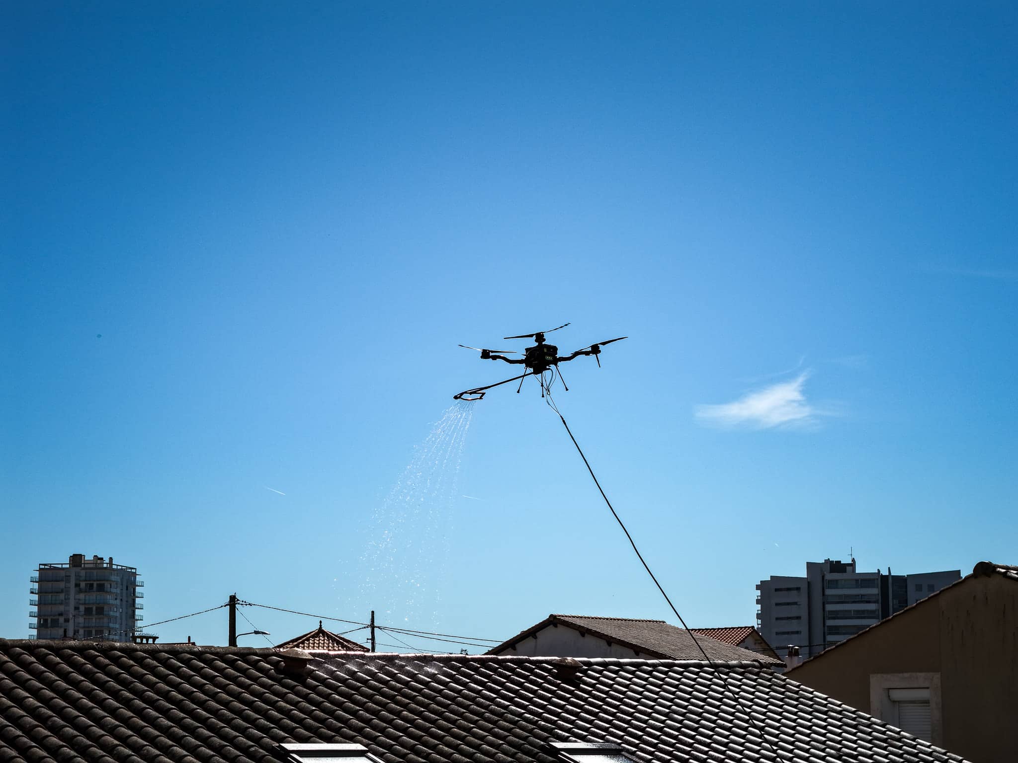 drone de pulvérisation toiture