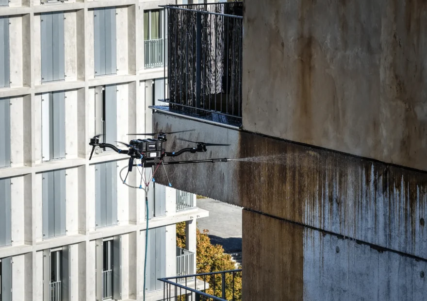 Drone Cormoran en nettoyage de façade